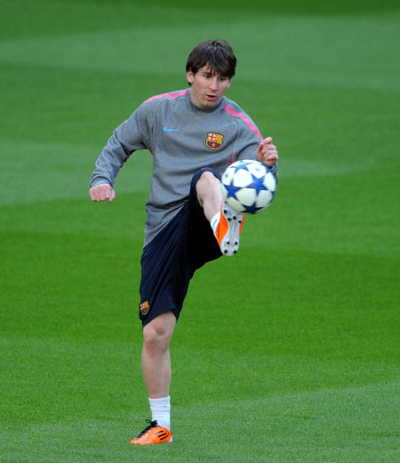 中超-莱昂纳多传射建功 上海海港战胜深圳新鹏城