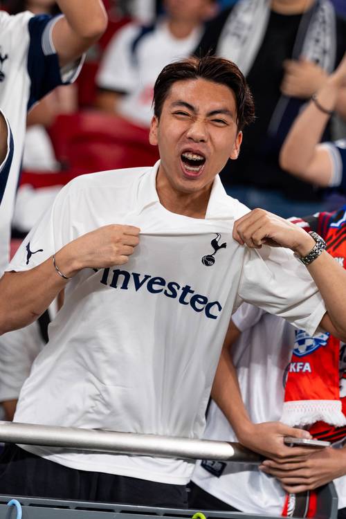 亚马尔传射奥尔莫双响 巴萨3-1阿拉维斯联赛登顶